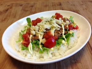研究に研究を重ねてできたオリジナルタコミートに、採れたて新鮮野菜、炊きたてごはんなどすべてが一皿に乗った究極ワンプレート料理です!